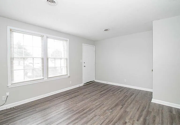 812- E Golfview Pl — Photo 3