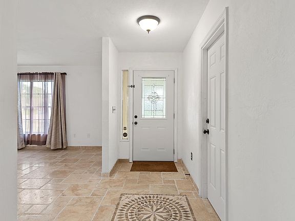 2nd image of 800 Wildwood Cir