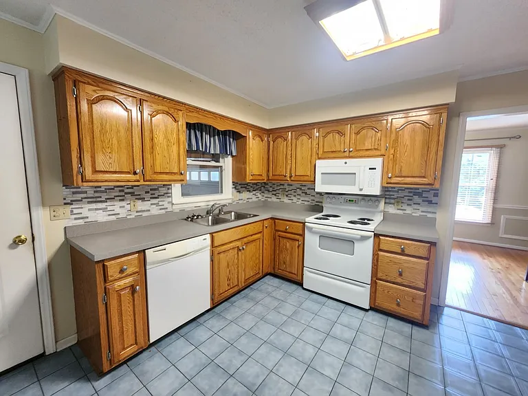 590 Deep Woods Dr — Photo 7