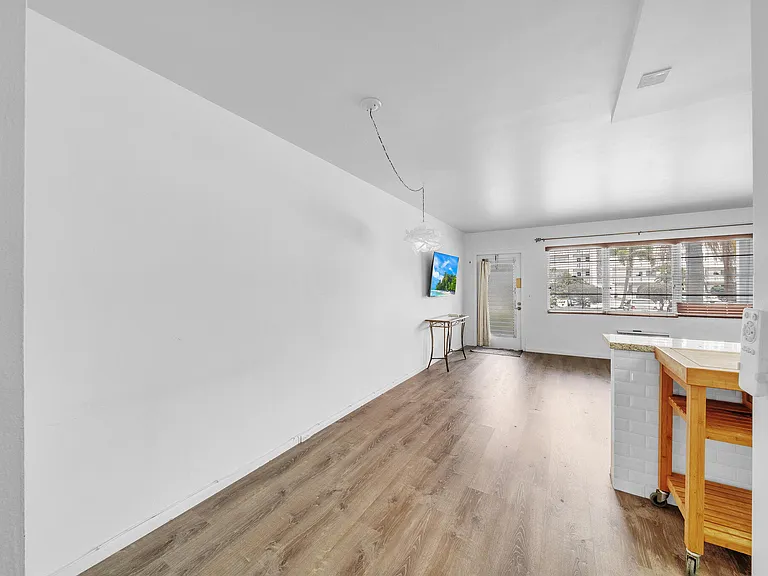 127 Westbury #G — Photo 13
