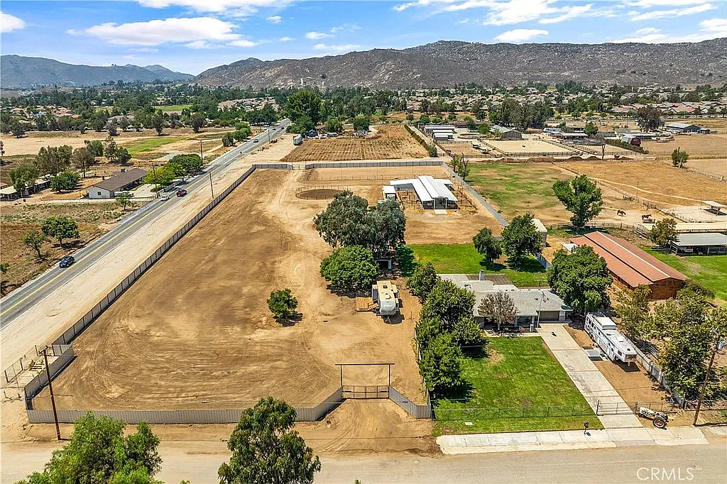 Building Photo - 25495 Los Rancherias Rd
