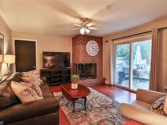 4th image of 18 Applewood Dr