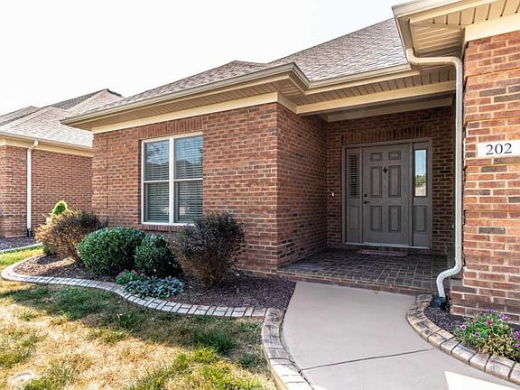 4th image of 202 Clairmont Dr