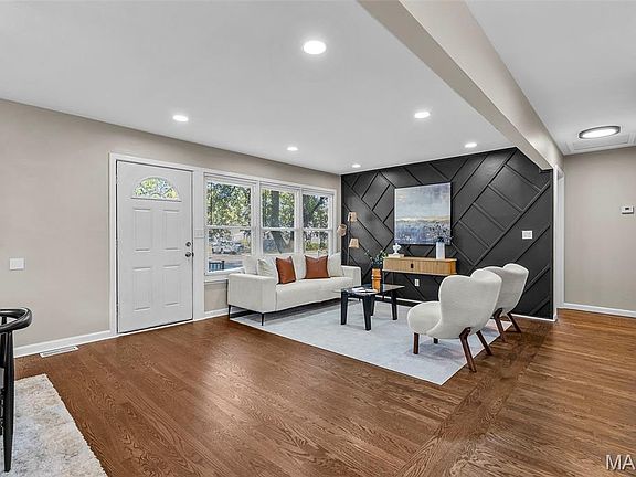 5th image of 10300 Saint Katherine Ln