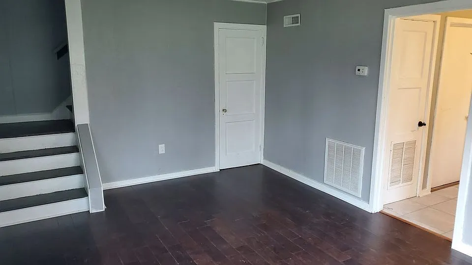 2 bed, 1000 sqft, $1,400 — Photo 2