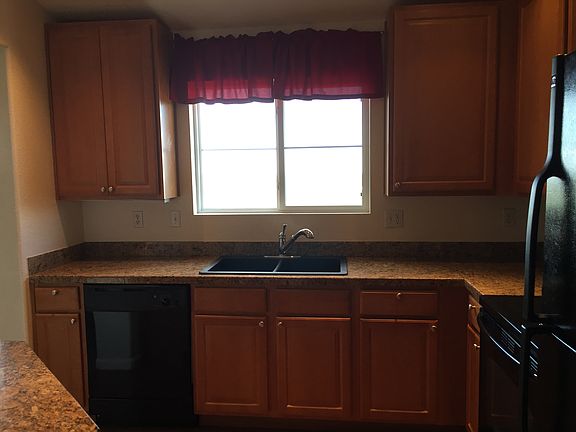 Kitchen photo #2 - All Appliances are included