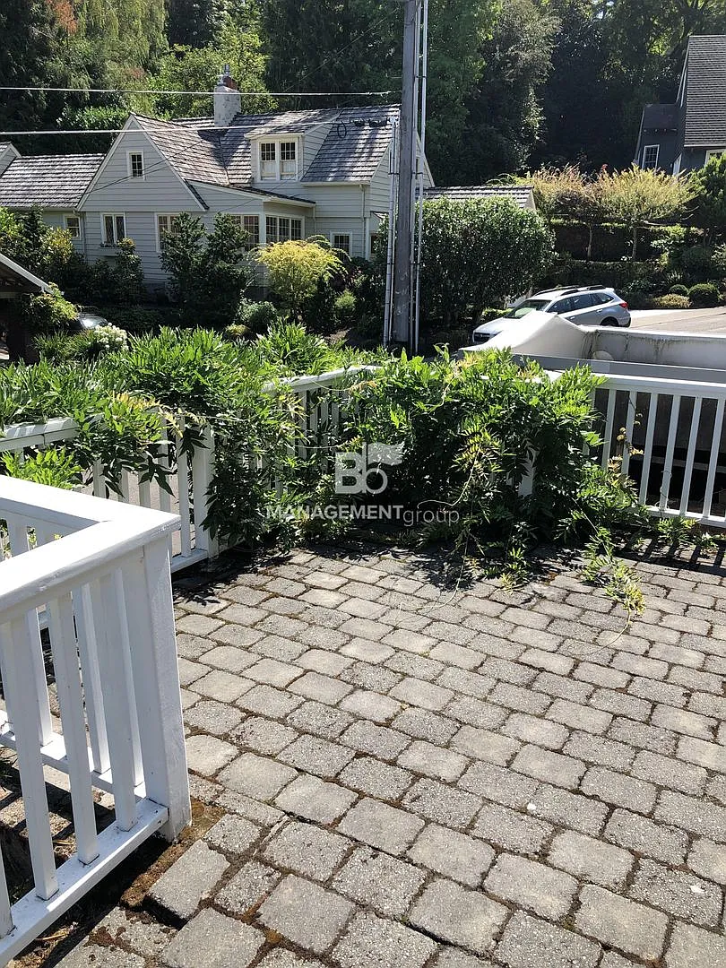 Portland Heights- Beautiful Home loaded with Character & Charm-Updated Kitchen- Spacious Yard — Photo 4