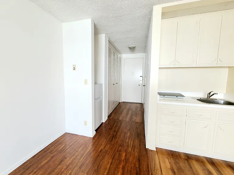 543 S Kenmore Ave #304 — Photo 3