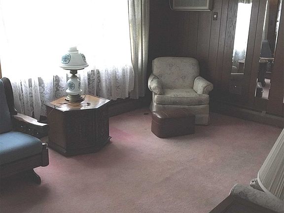 3rd image of 207 Saddle Ln