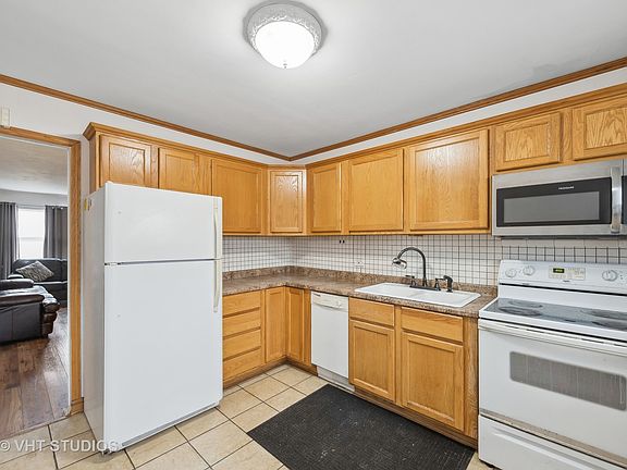 4th image of 1020 Newcastle Ave