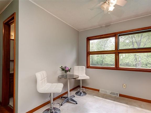 4th image of 9002 Mountain View Dr