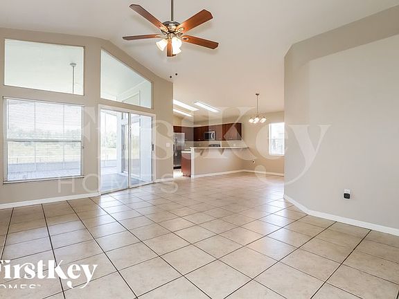 3rd image of 3909 Creek Woods Dr