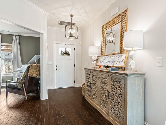 4th image of 10 Macdonald Cv