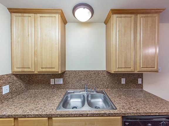 5th image of 11905 Algonquin Dr Unit 5