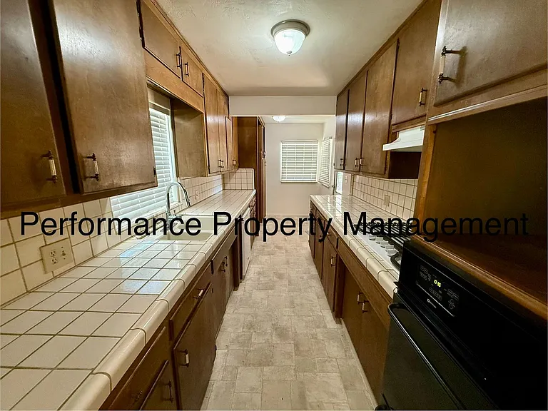 121 Bedford Way — Photo 4