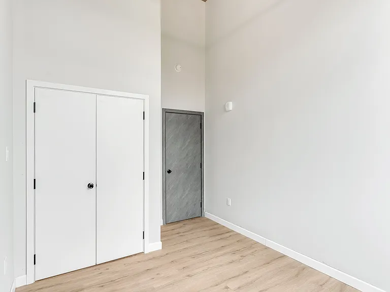 Castor Lofts — Photo 26