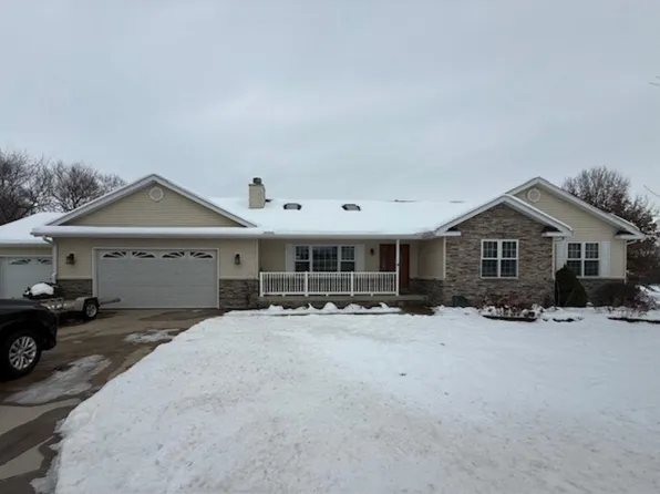 11501 Devils Creek Rd, Blue Grass, IA 52726