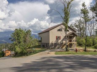 1005 Wiley Oakley Dr, Gatlinburg, TN 37738