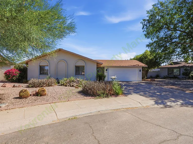 8608 E Whitton Ave — Photo 2