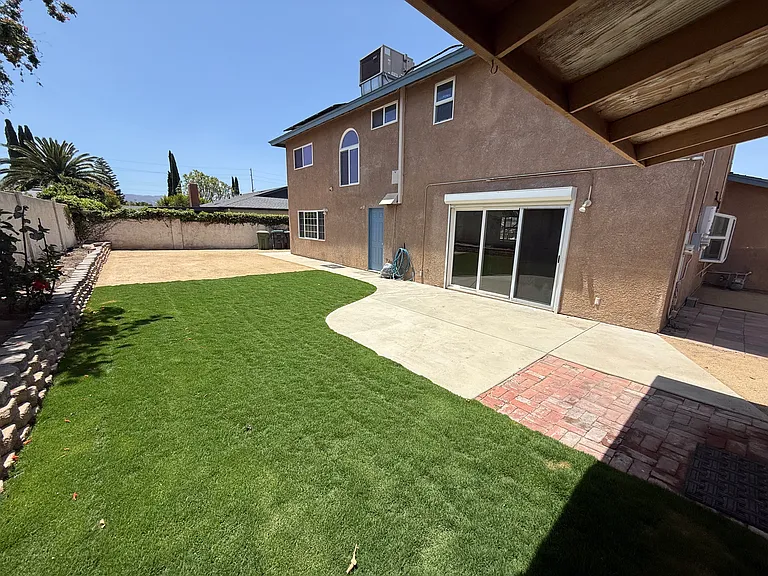 2426 N Hawk St — Photo 20