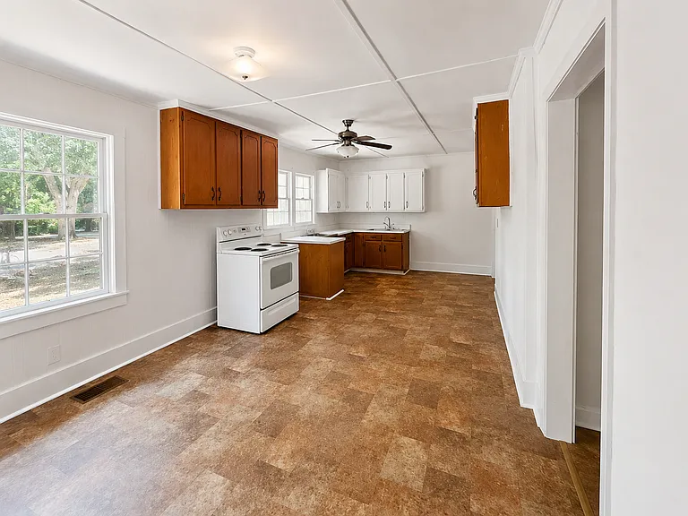 801 Hudson St — Photo 3