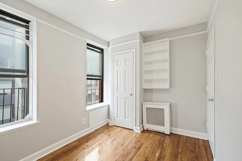 324 East 61st Street — Photo 2