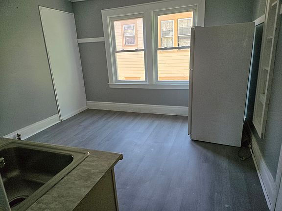 5th image of 404 Six Westmoreland Ave #4