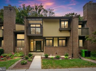 2142 Glencourse Ln, Reston, VA 20191