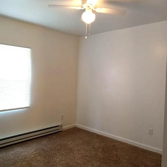 235 Hollingsworth Mnr — Photo 5