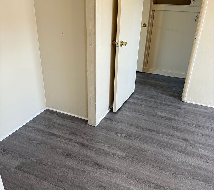 2nd image of 4809 San Vicente Blvd APT 9