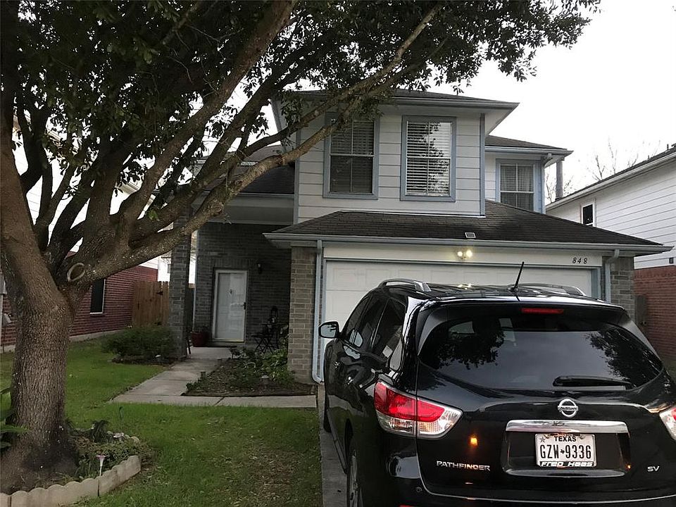 1st image of 848 N Oak Dr
