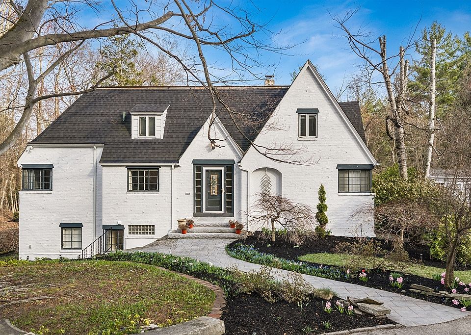 1st image of 3 Old Brook Dr