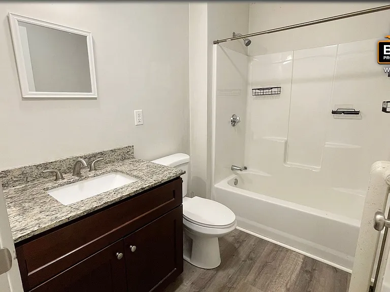 429-433 Princeton Rd — Photo 8