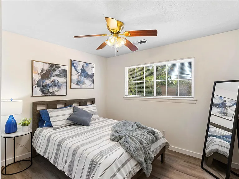 10217 Santa Paula Ave NE — Photo 16