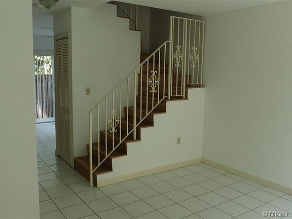 3rd image of 2828 Coconut Ave