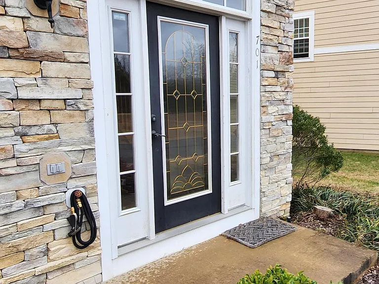 701 Monroe Point Dr — Photo 2