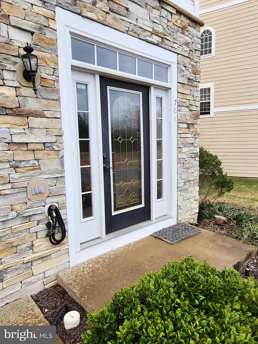 Building Photo - 701 Monroe Point Dr