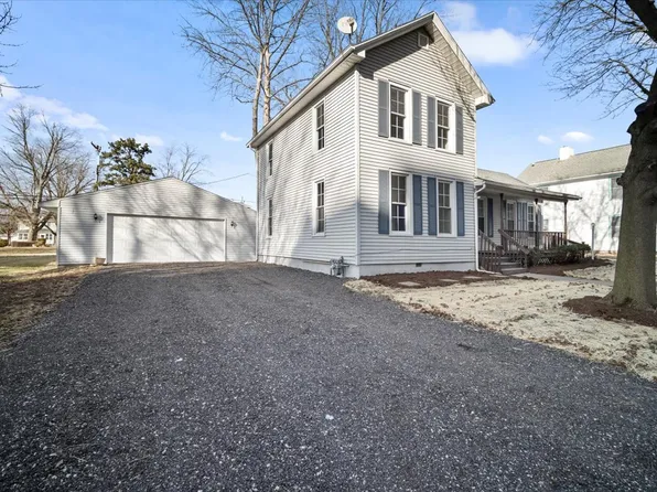 108 W Main St, Danvers, IL 61732