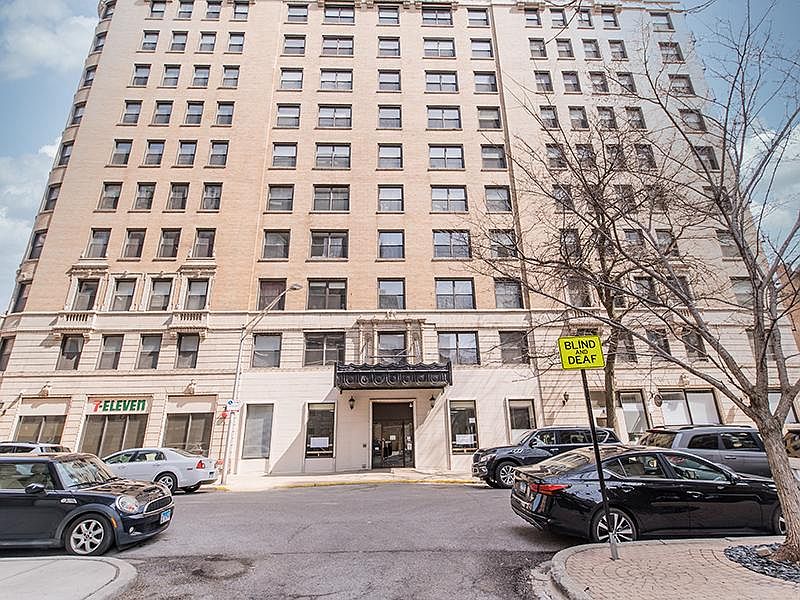 1st image of 2757 N Pine Grove Ave #606094233