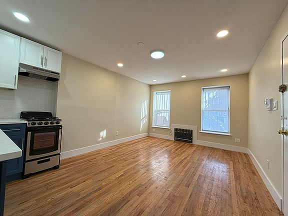 2nd image of 279 Hart St #5