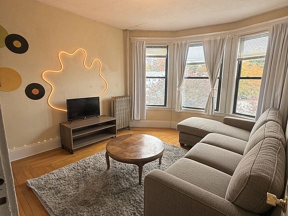 4th image of 139 Highland St #1