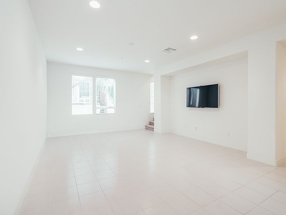 5th image of 662 N Gramercy Pl