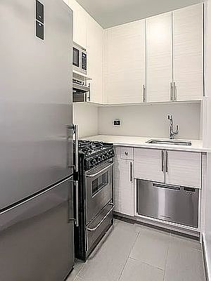 3rd image of 4 Park Ave APT 12P