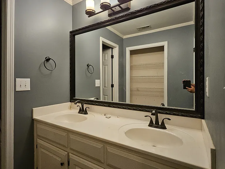 450 Eastbourne Way — Photo 20