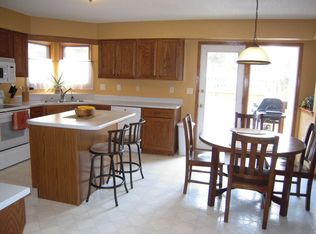 1309 Waldenwood Ln NE, Cedar Rapids, IA 52402