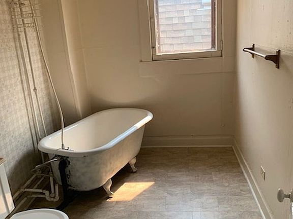 5th image of 724 W Spofford Ave #2