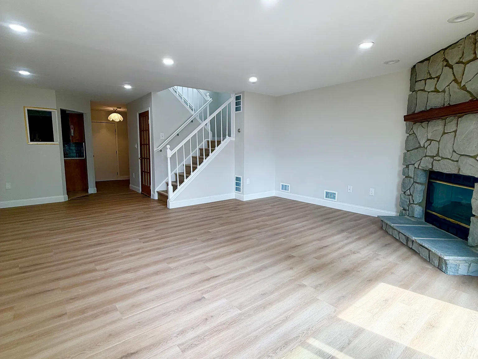 2 bed, 2.5 bath, $2,700 — Photo 4
