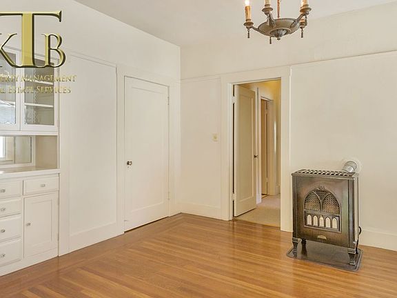 5th image of 816 22nd St APT 4