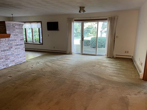 2nd image of 877 Lakeview Dr