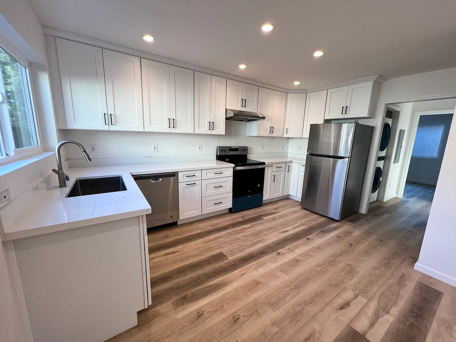 2 bed, 700 sqft, $2,860 — Photo 4